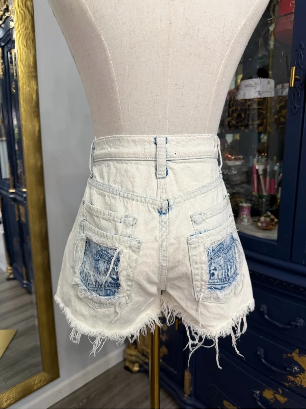 7 For All Mankind White High-Rise Button-Fly Denim Shorts size 25